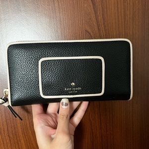 Kate Spade trifold wallet